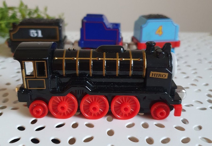 Thomas  Friends/Lokomotiv "HIRO"+ 3 Vagnar