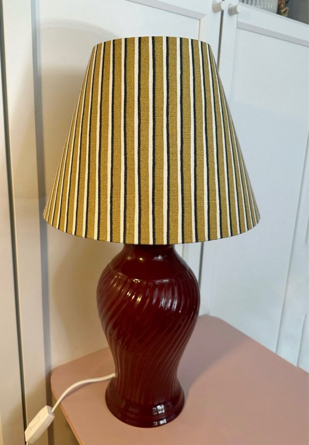 Vintage bordeux keramiklampe