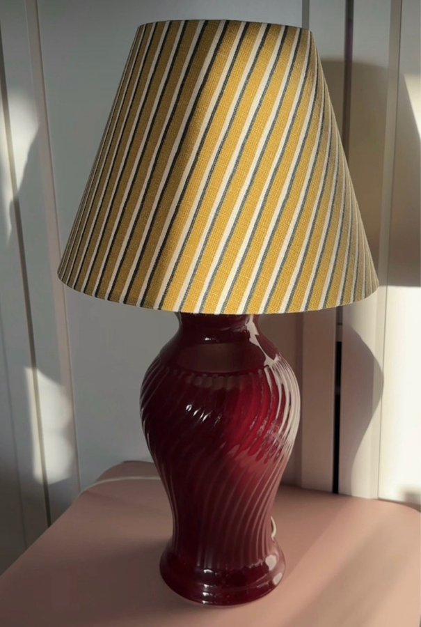 Vintage bordeux keramiklampe