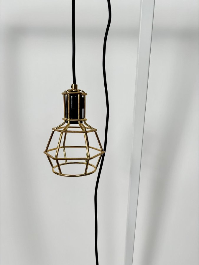 Klara Doktorow Lampa från Design House Stockholm "Work lamp" guldig