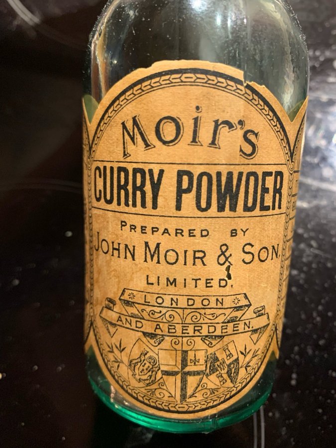 Moirs John Moir  son. Från före 1952. Vintage King George VI curry kryddflaska