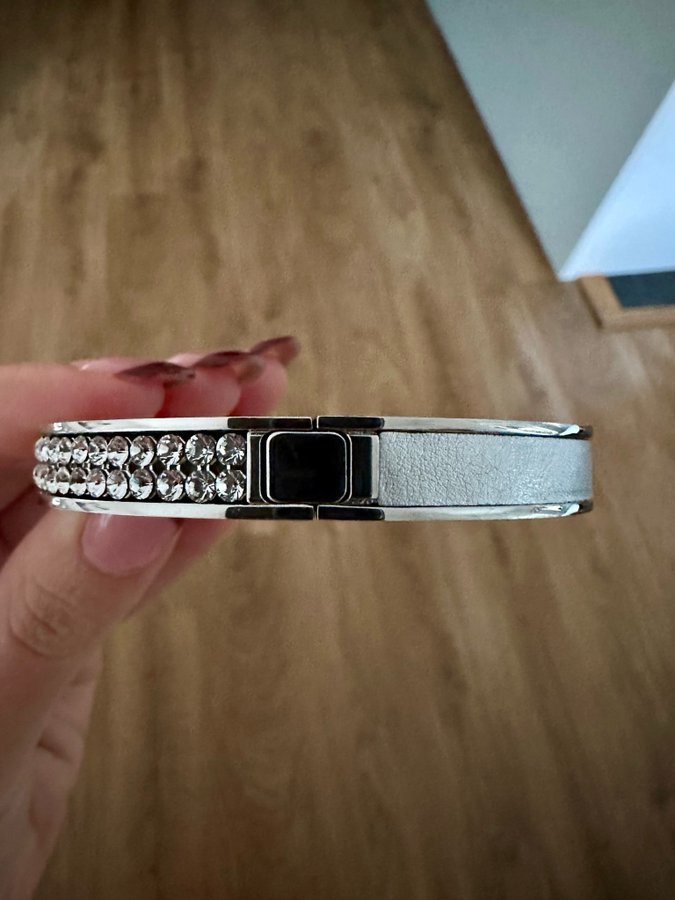 Silverfärgat armband från Swarowski - nyskick!