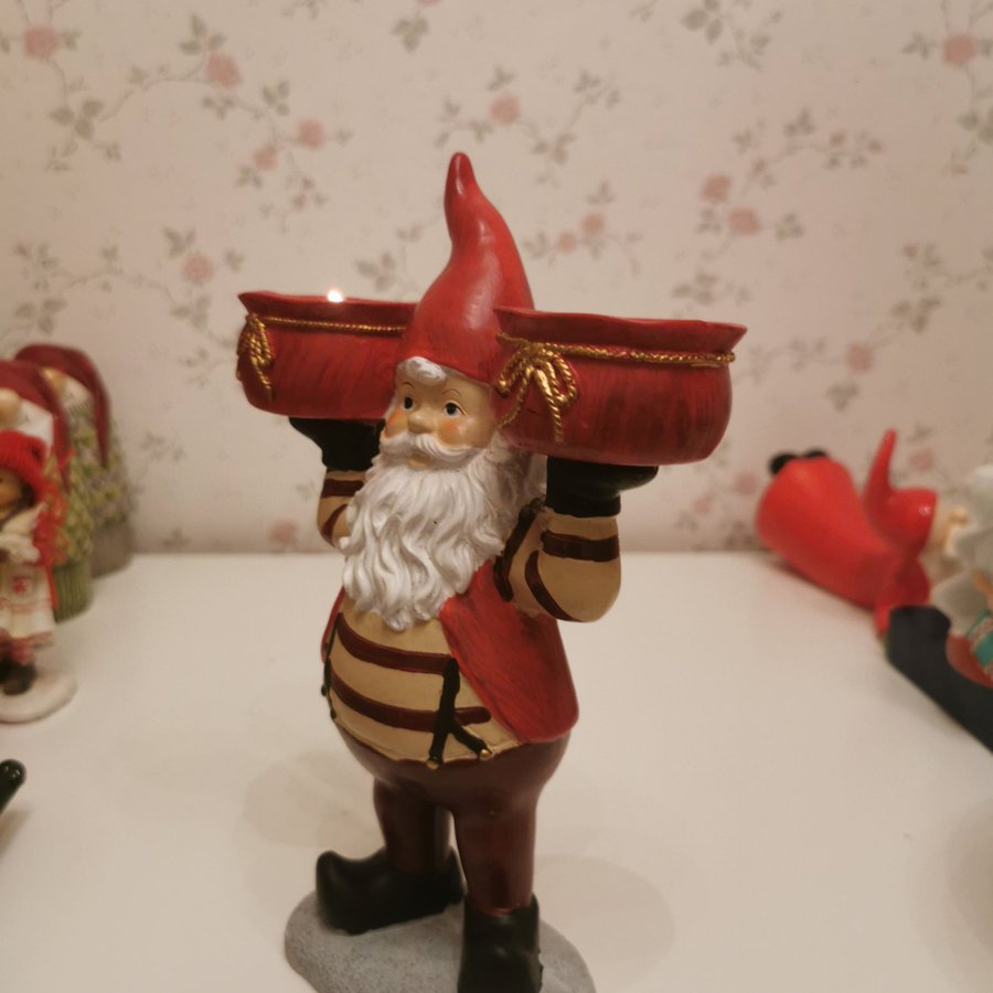 Jultomte ljusstake till två ljus.