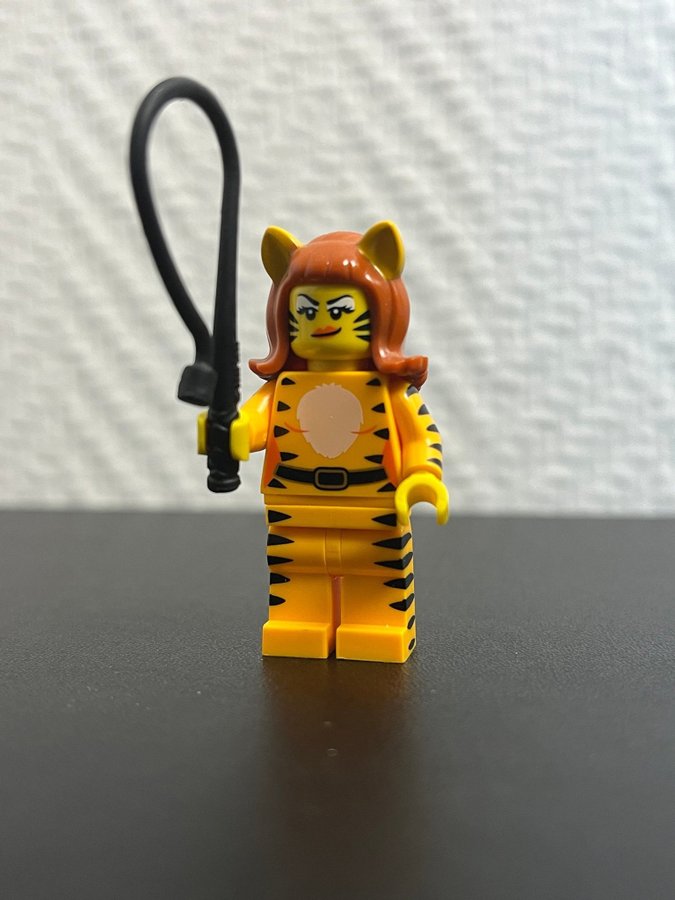 Lego Minifigurer Serie 14 Tiger Woman Komplett