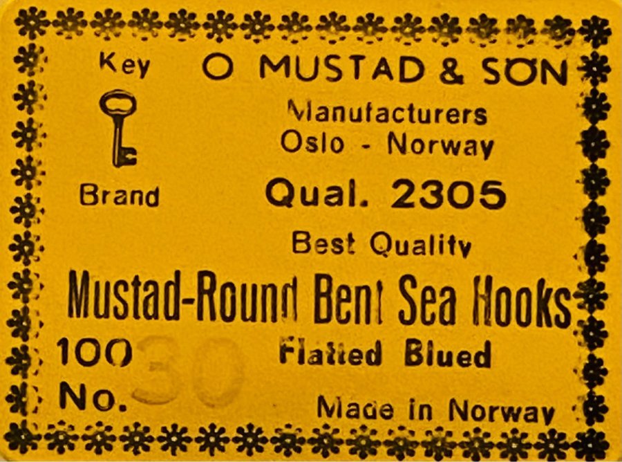 MUSTAD nr 30. Qual 2305. Minikrokar utan ögla. 100st i sin original ask.