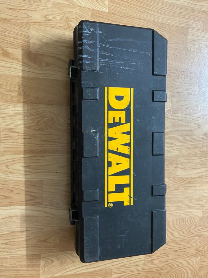 DEWALT DW306 QS Reciprocating Saw