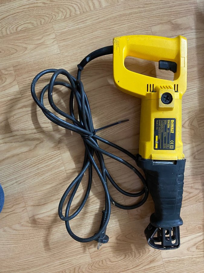 DEWALT DW306 QS Reciprocating Saw