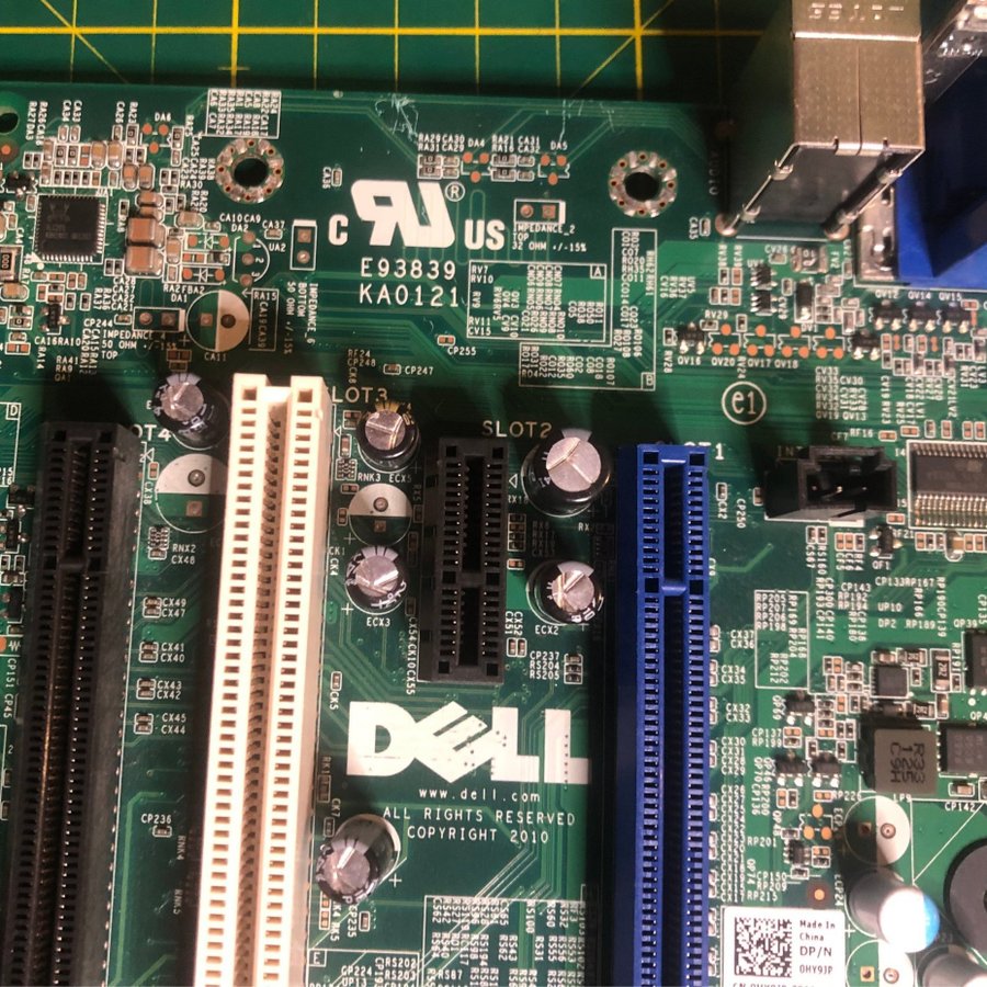 Dell Motherboard med Intel Core i5-2400 Processor med 4GB RAM