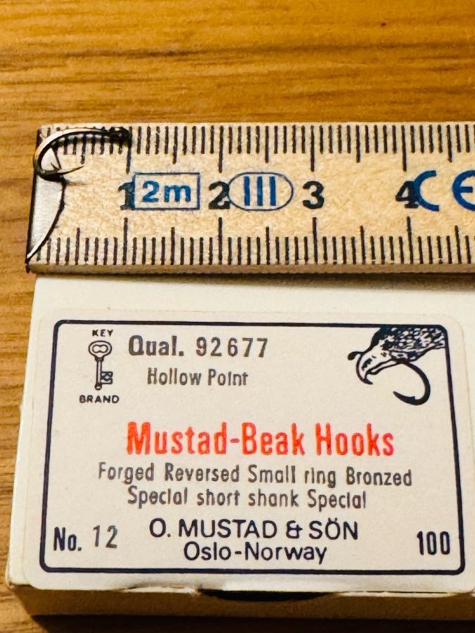 OBS ny fantastisk krok ! MUSTAD nr12. Qual 92677. 100st special krokar i sin ask