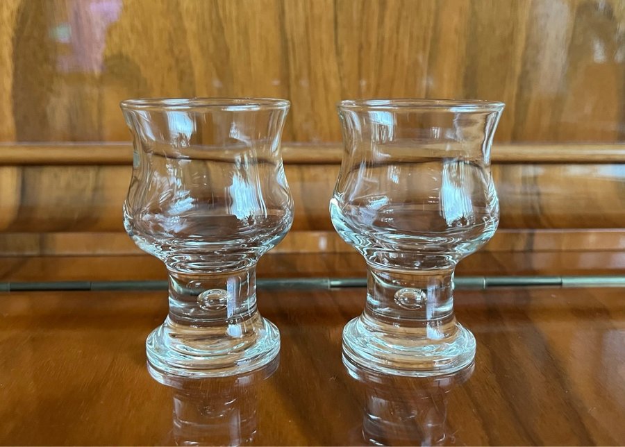 2 fina glas m bubbla i foten shots snaps likör retro ca 7 cm höga vintage