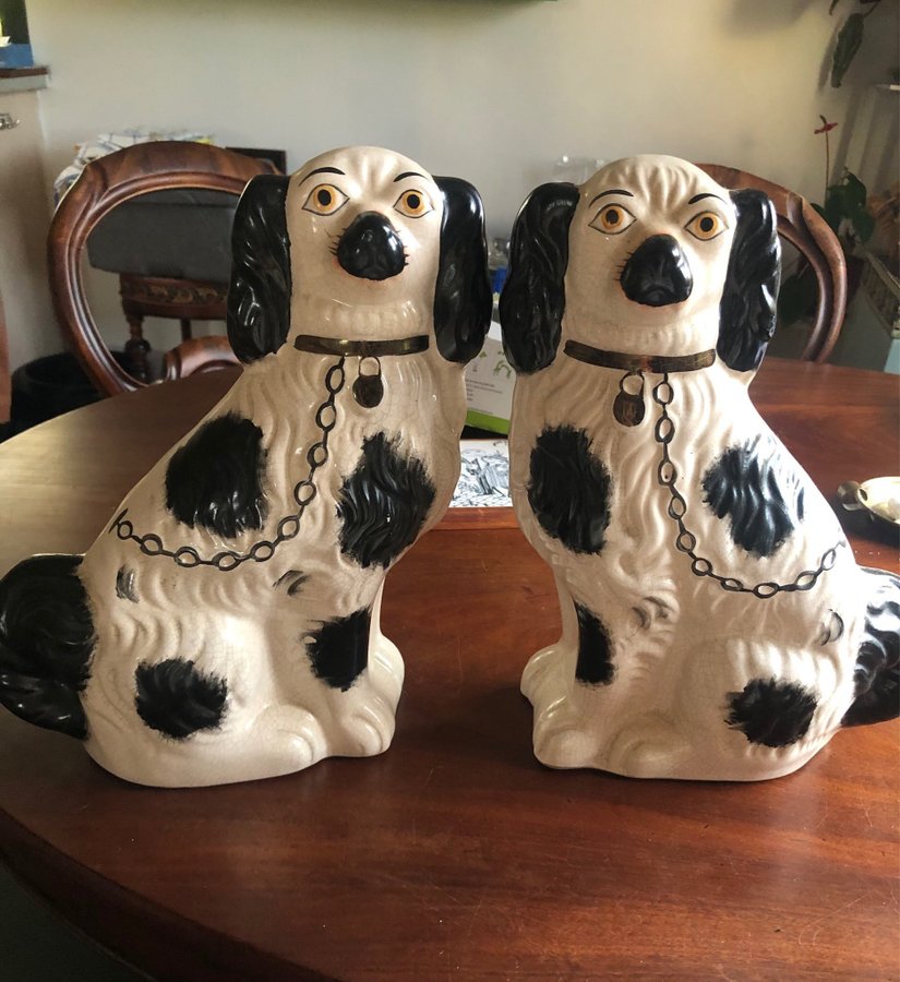 2 store 30 cm Staffordshire hunde