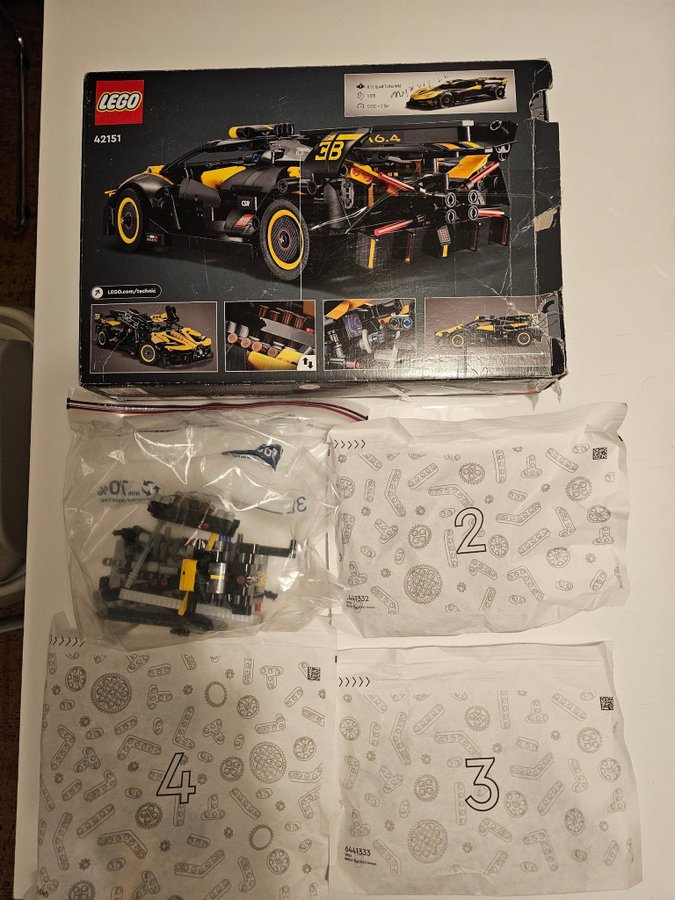 LEGO Technic Bugatti Bolide 42151 3 oöppnade påsar