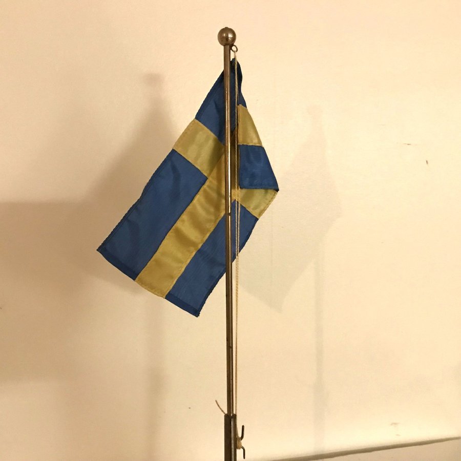 Bordsflagga Svenska flaggan mässing