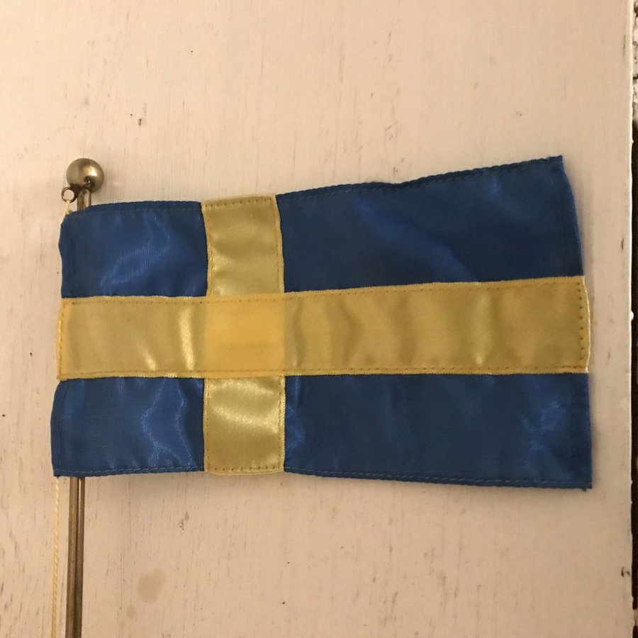 Bordsflagga Svenska flaggan mässing