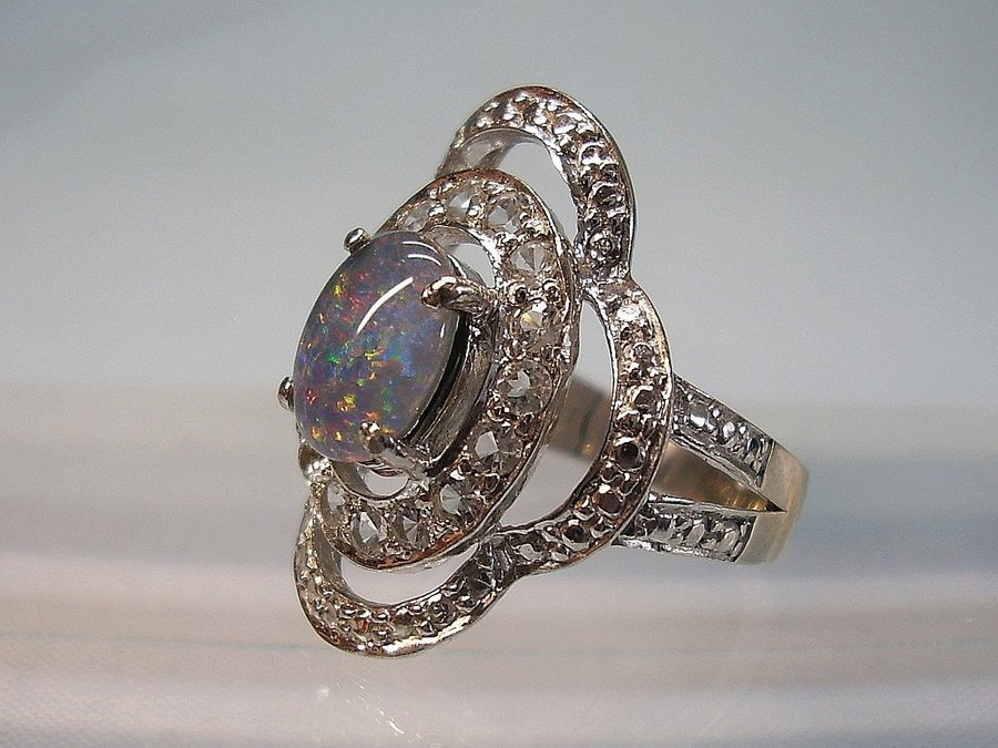 OPALRING MED VIT TOPAS ENOURAGE/ OPAL RING MIT WEISSTOPAS ENTOURAGE