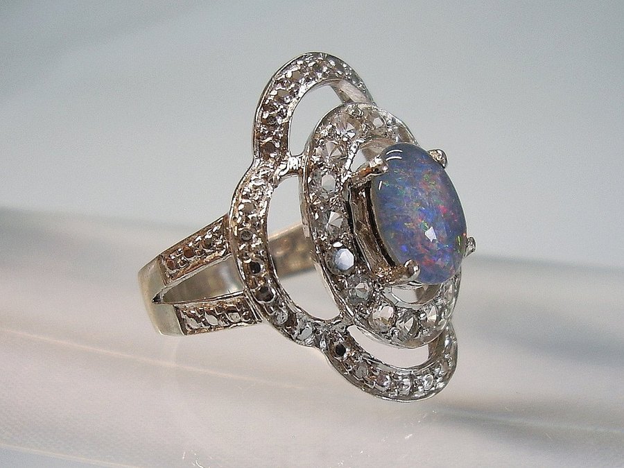 OPALRING MED VIT TOPAS ENOURAGE/ OPAL RING MIT WEISSTOPAS ENTOURAGE