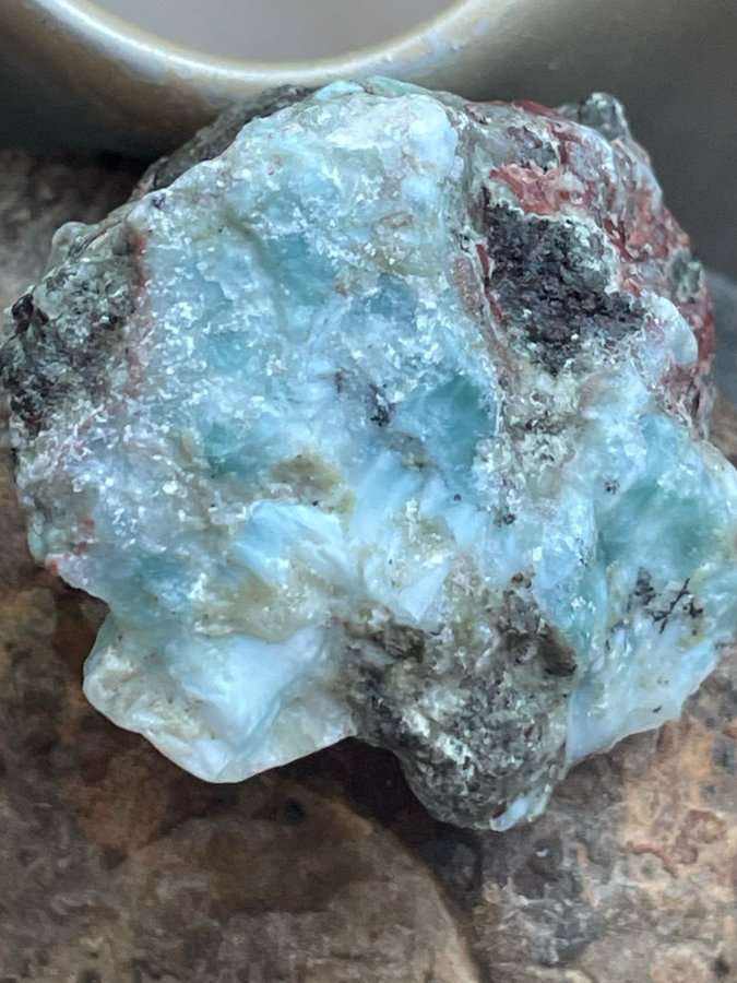 KÄNSLA av HAVET! 136 ct RÅ BIT SÄLLSYNT! AUTENTISK LARIMAR