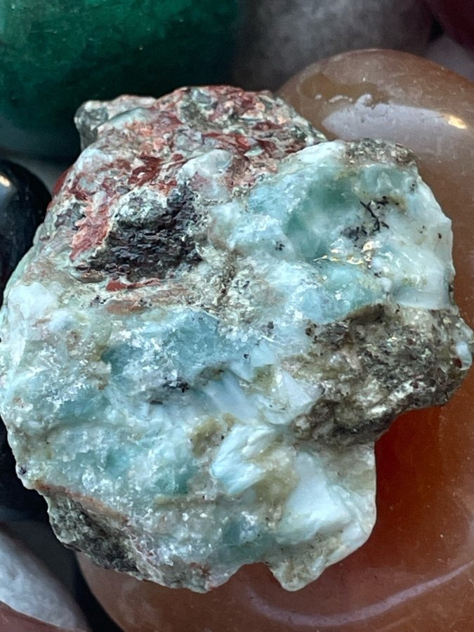 KÄNSLA av HAVET! 136 ct RÅ BIT SÄLLSYNT! AUTENTISK LARIMAR