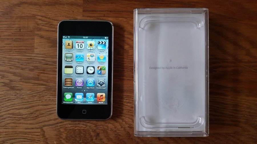 Apple iPod touch 32GB Med Original Box