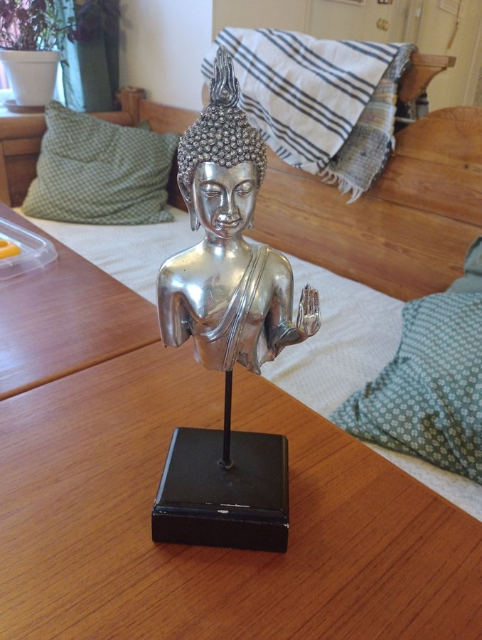 Buddha Staty