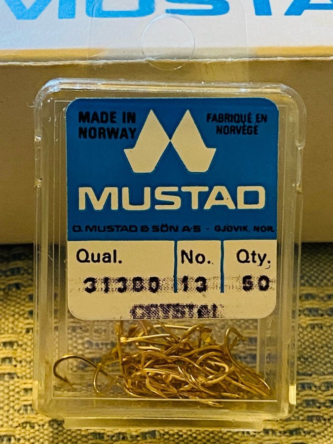 MUSTAD CRYSTAL guldplaterade fiskekrokar nr13. Qual 31380. Till flugbindning?