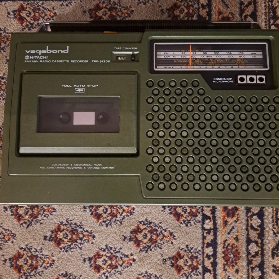 Hitachi TRK-5120F Radiokassettbandspelare