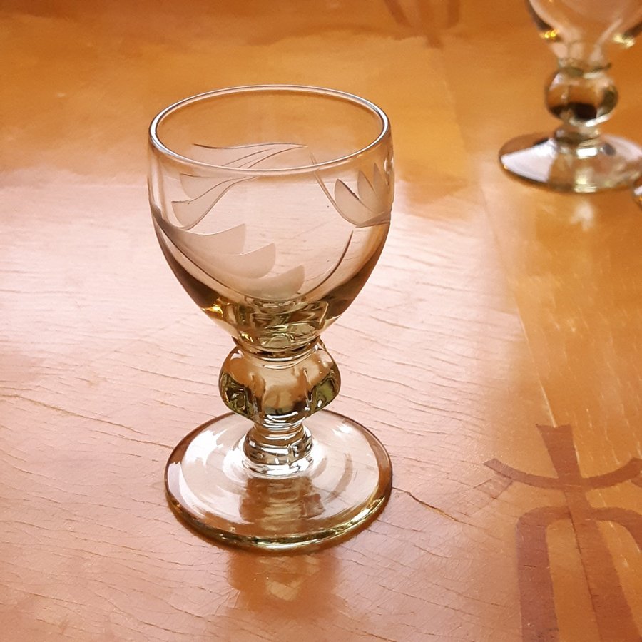 3 st likörglas med etsad dekor gulgröna vintage