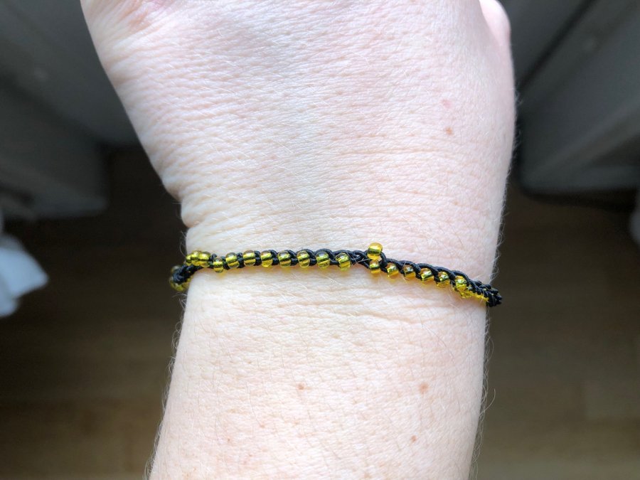 Handgjort armband med pärlor