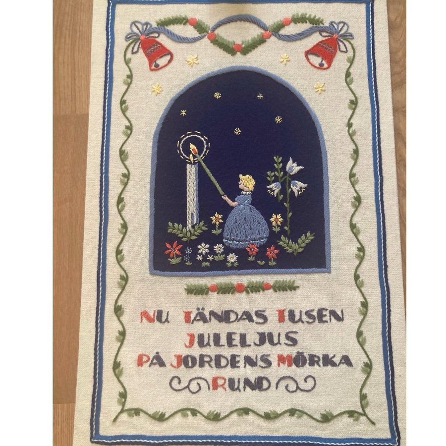 Nu tändas tusen juleljus ..stor broderad Julbonad retro 30-40 ängel blommor