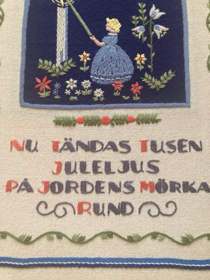 Nu tändas tusen juleljus ..stor broderad Julbonad retro 30-40 ängel blommor