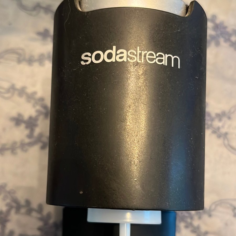 Sodastream och tre flaskor