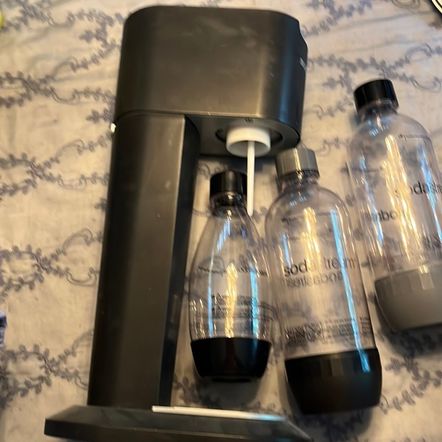 Sodastream och tre flaskor