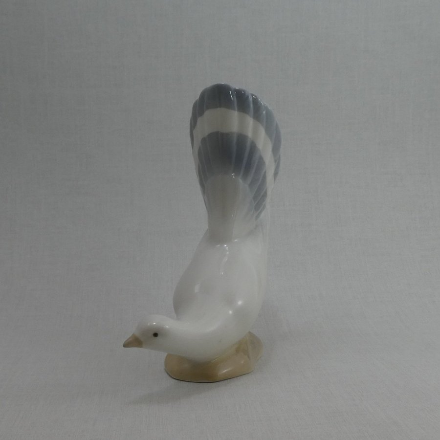 Porslinsfigurin Duva Porcelain Dove Figurine - Miquel Requena Valencia