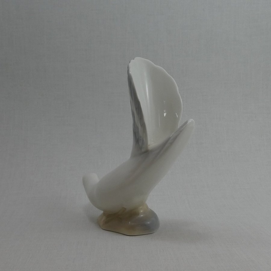 Porslinsfigurin Duva Porcelain Dove Figurine - Miquel Requena Valencia