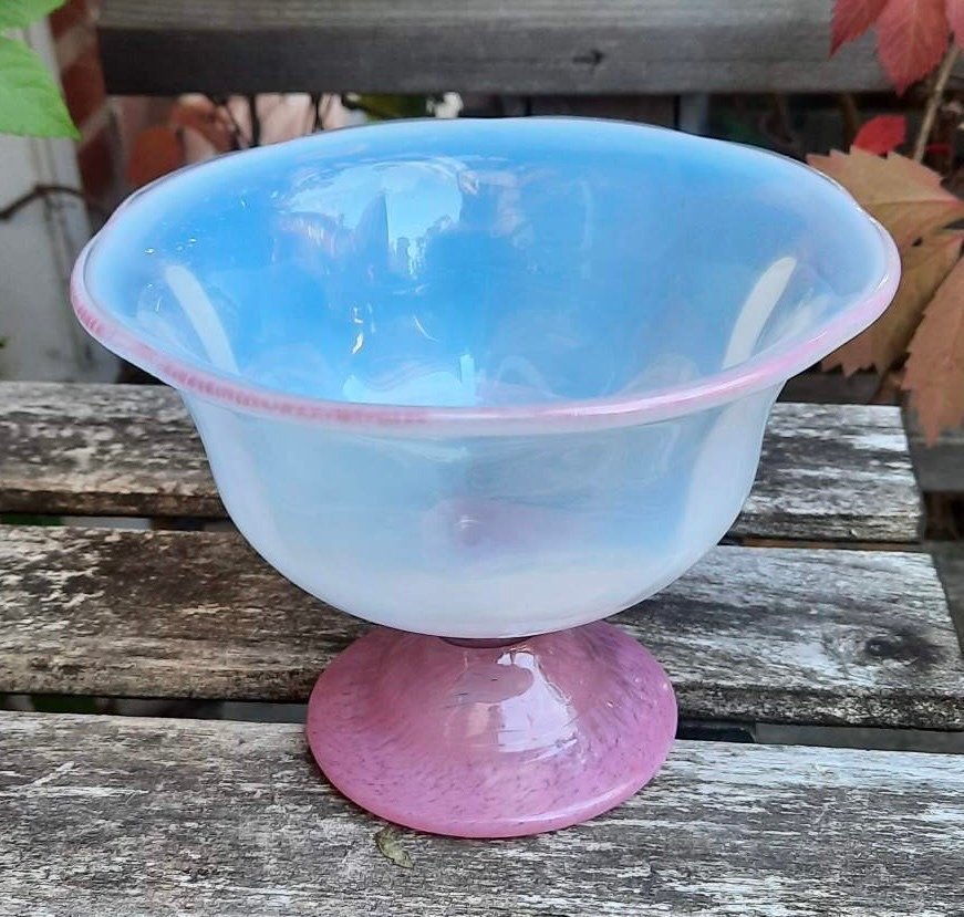 GLASSKÅL PÅ ROSA FOT - SKÅL I GLAS