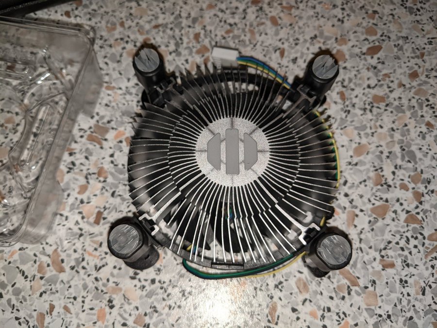 Intel Cooler (New)