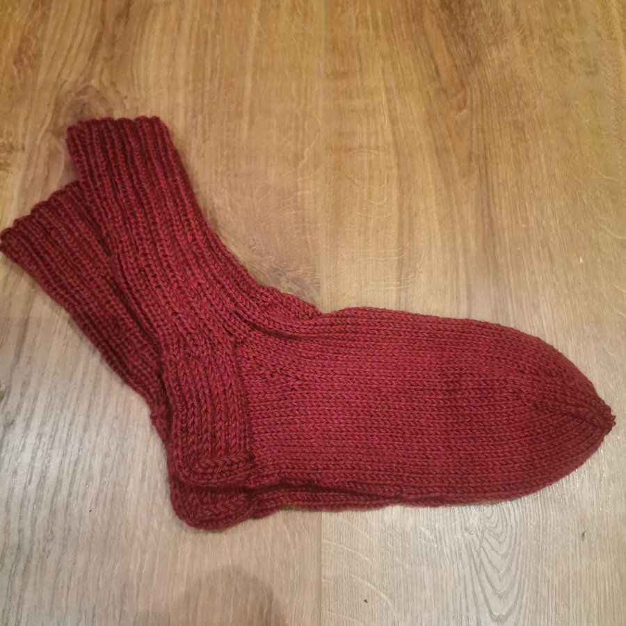 Handstickade raggsockor i storlek 38-39