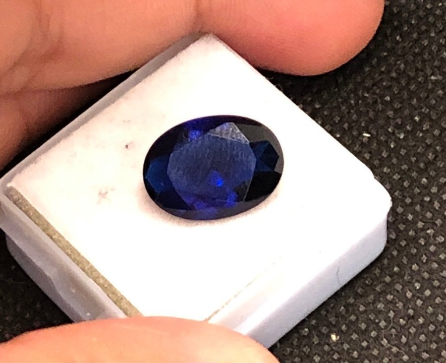 Spinel 690 ct