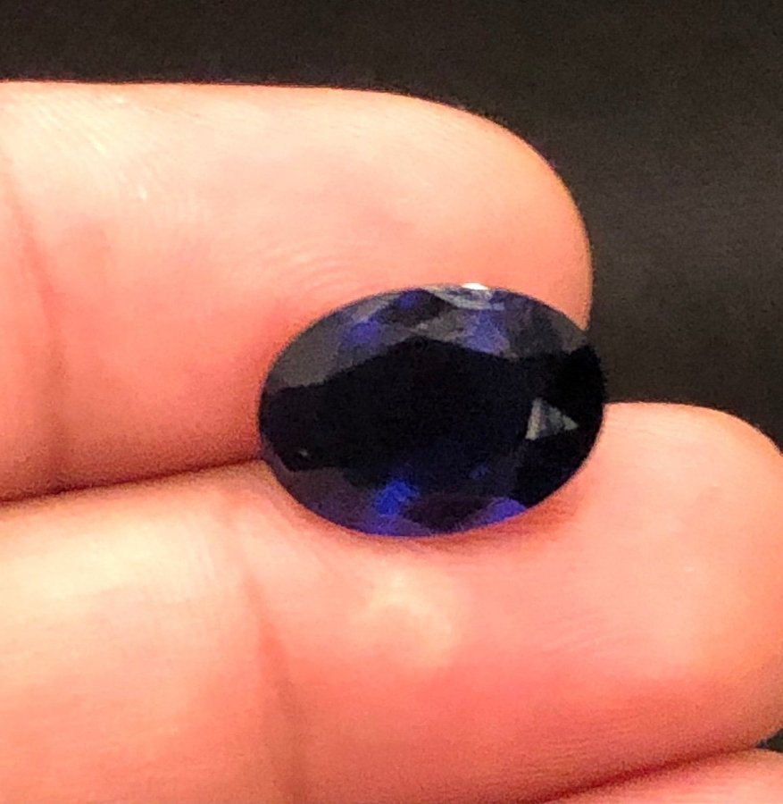 Spinel 690 ct