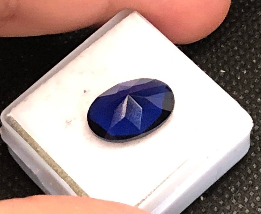 Spinel 690 ct