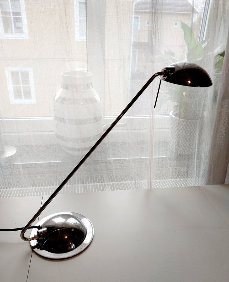 Snygg bordslampa i krom Massive Belgium , modern lampa