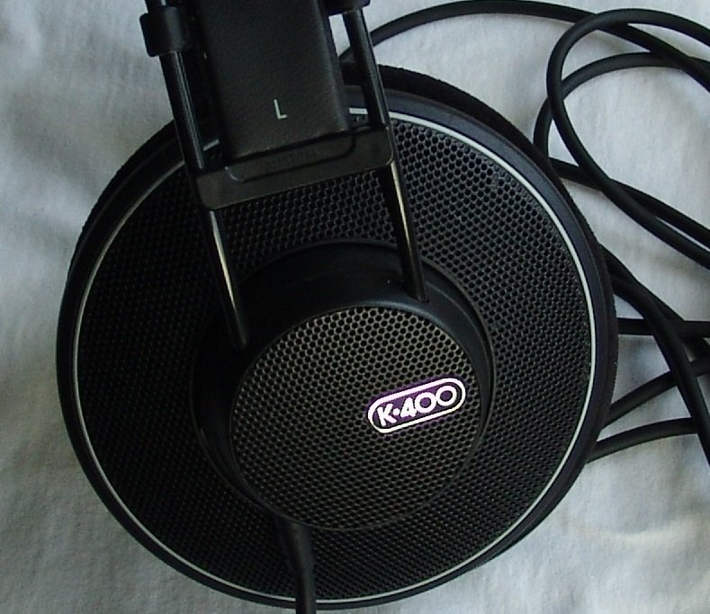 AKG K400