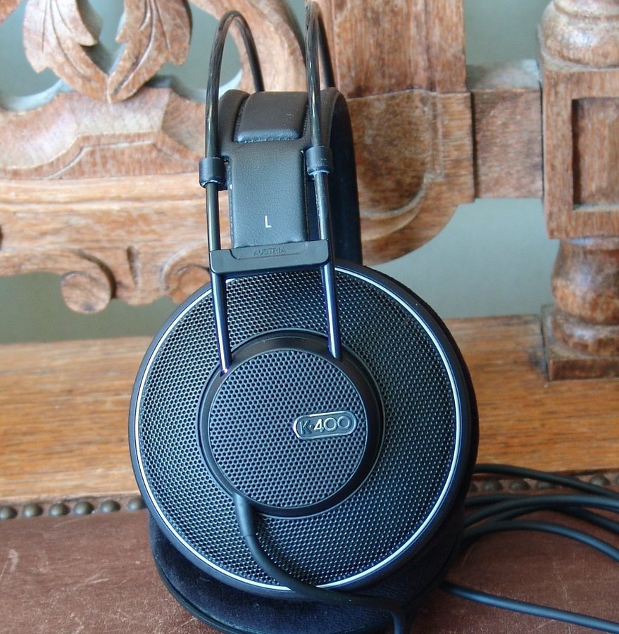 AKG K400