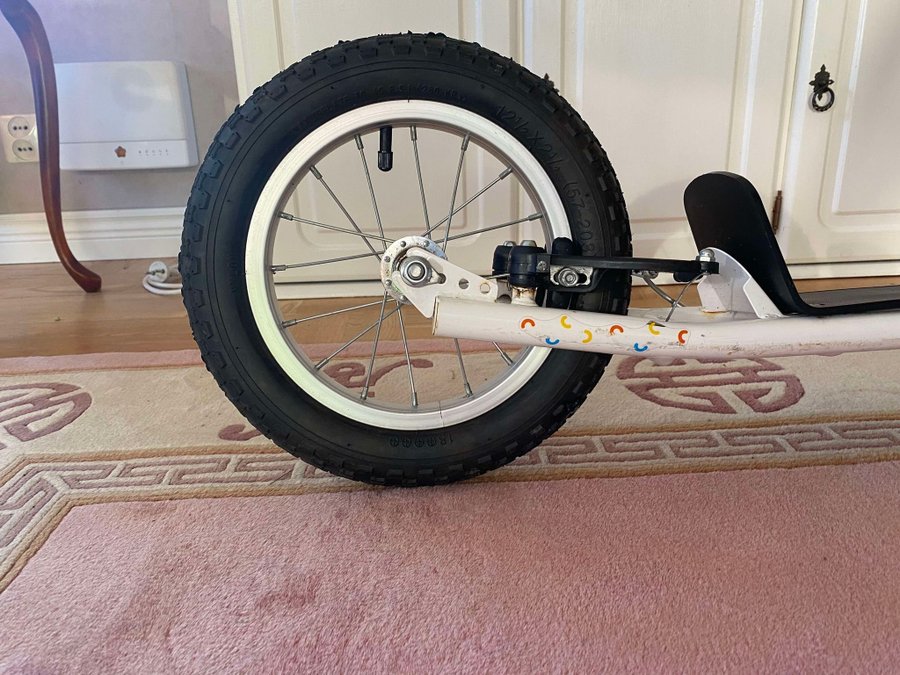 Ny Sparkcykel / Spark cykel  Kickbike / Kraftig modell med stora hjul 12 Tum