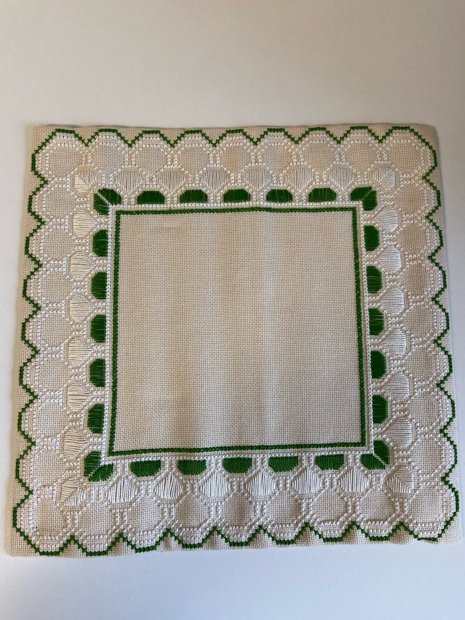 Fint Broderad Duk. Oanvänd. Retro/Vintage. 70-talet.