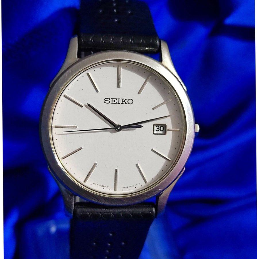 Seiko quartz vintage sapphire crystal 39 mm 1992