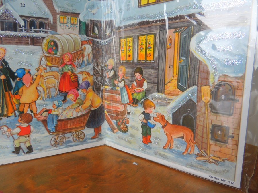 Nostalgi ADVENTSKALENDER, med fina vilder istället fö choklad