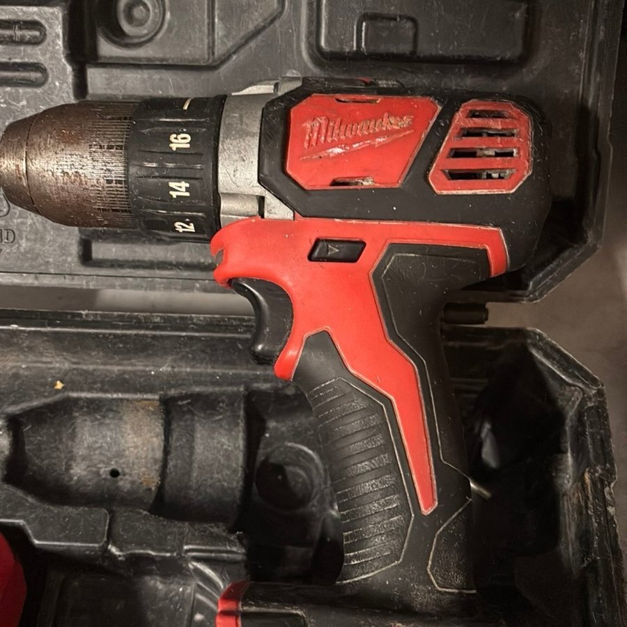 Milwaukee M18 BDD-402C Slagskruvdragare