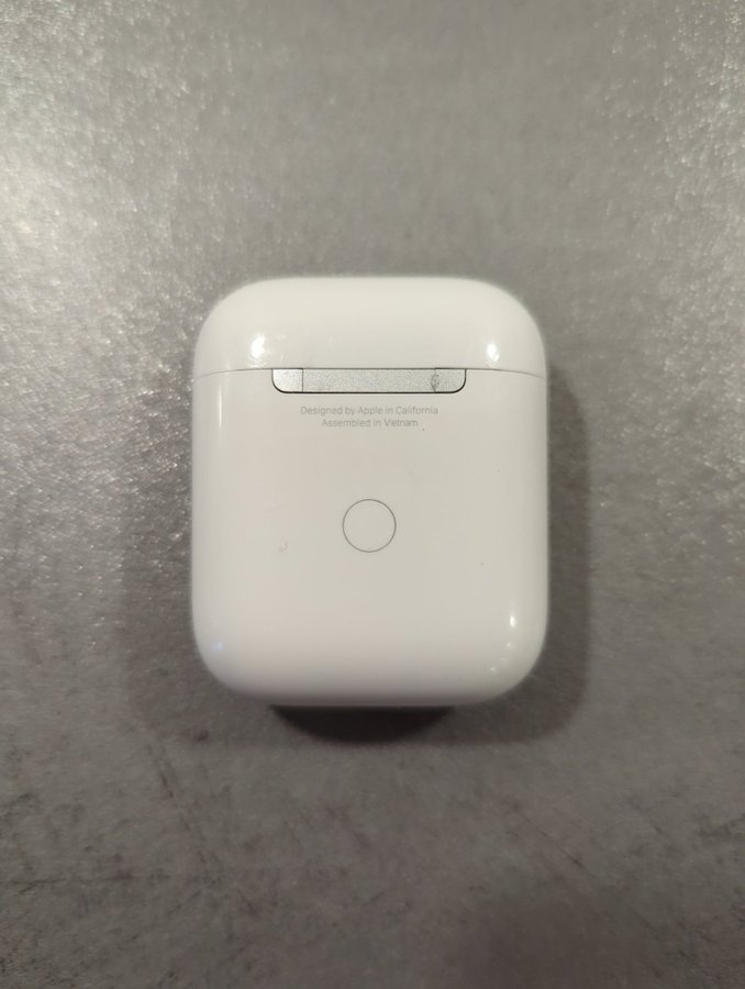 Apple Airpods Gen2 med trådlöst laddningsetui höger snäcka defekt komplett