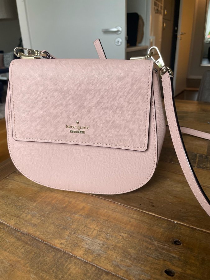 Kate Spade axelremsväska